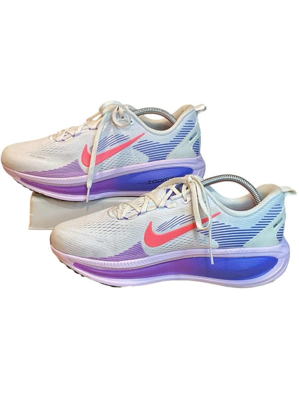 Nike Vomero 18 Women’s Running Shoes White Violet Mist Sapphire Hot Lava Size 10 - Picture 5 of 7